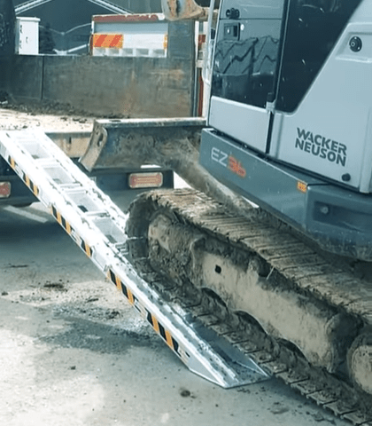 Digger_loading_ramps_going_up_a_tipper_truck_ramps