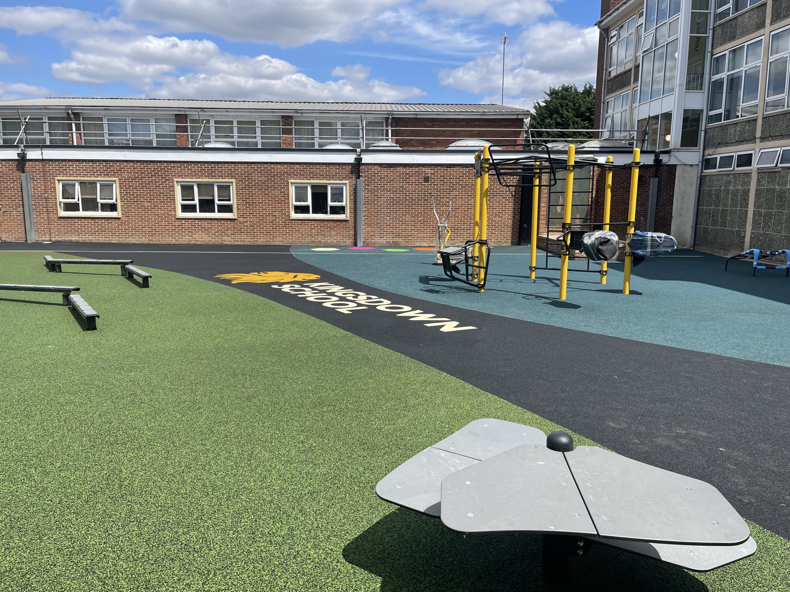 wet-pour-flooring out-door-gym-rubber-surface