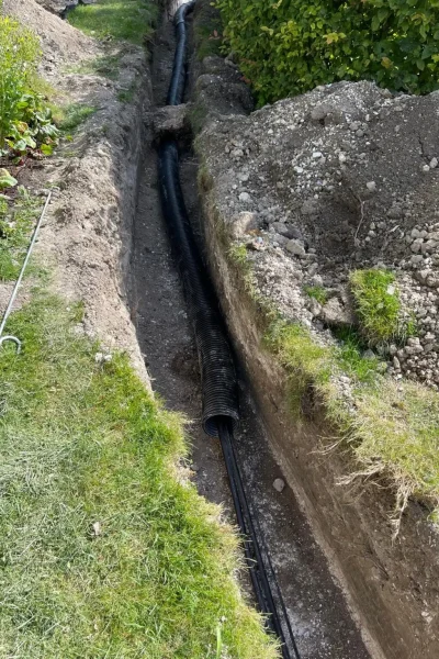 Solar-Panel-cable-groundworks-solar-panel-cable-dig-Hungerford-godalming-solar-panel-cable-installers-2.jpg-3-2-1152x1536