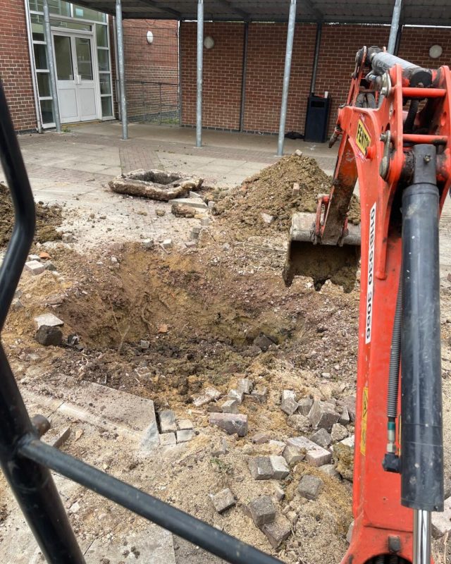 Swindon-outdoor-gym-outdoor-fitness-equipment-groundworks-.jpg-3-1152x1536